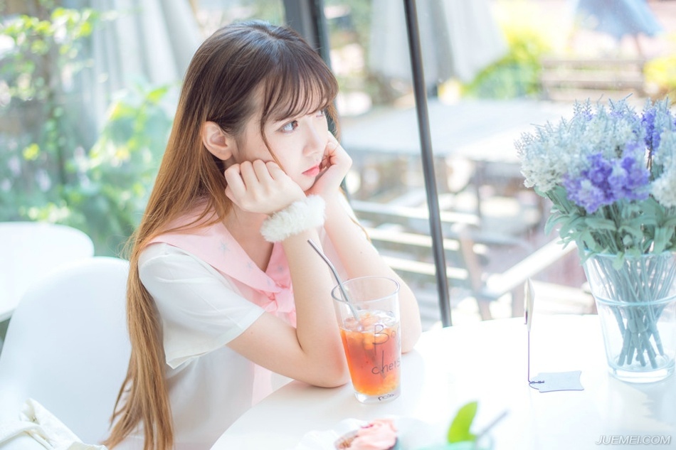 “那又如何？今日，我吕蒙便是为私仇而来，将士们，杀！”吕蒙冷哼一声，一声令下，数百艘艨艟出现，每五艘或十艘一组，朝着陈到这边穿插过来。